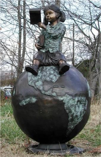 monumento a crianca leitora Taganrog, Russia