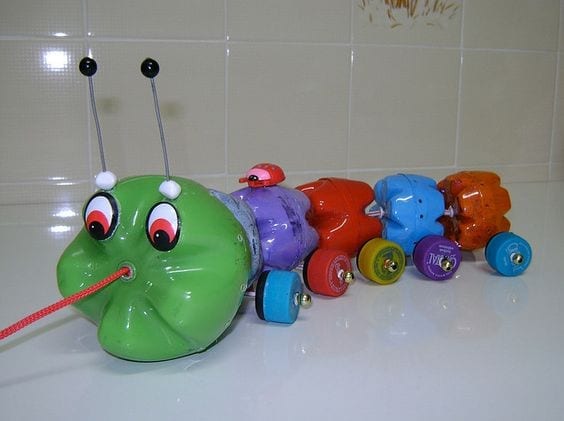 brinquedos reciclados garrafas pet puxador infantil