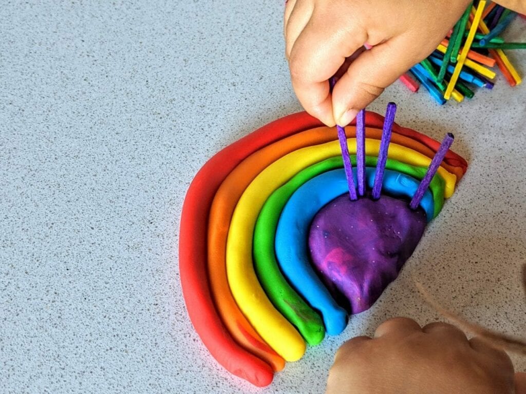 atividade com arco-iris para trabalhar as cores 05