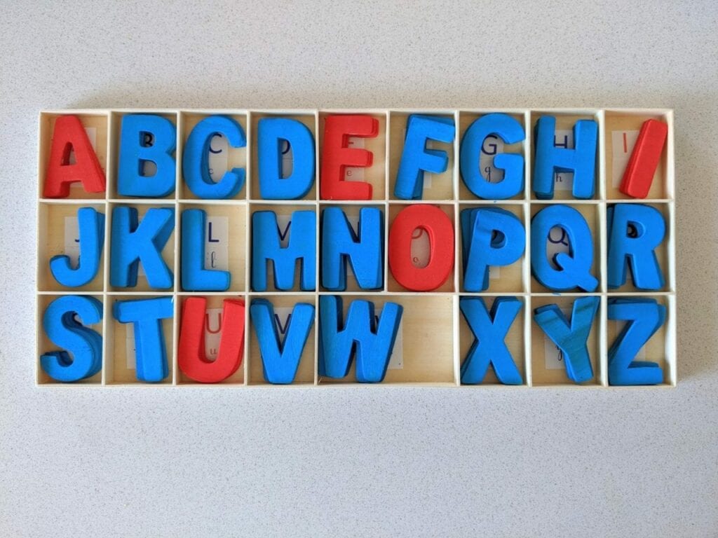 Alfabeto móvel de madeira 01