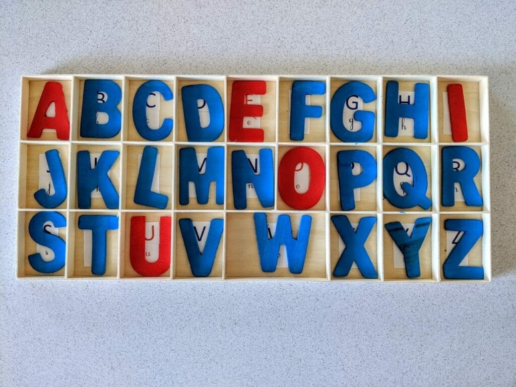 Alfabeto móvel de madeira 06