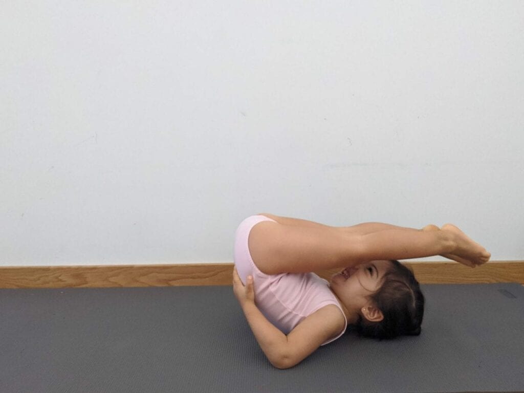 posturas de yoga arado