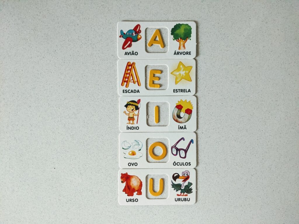 jogos e brinquedos com vogais 04