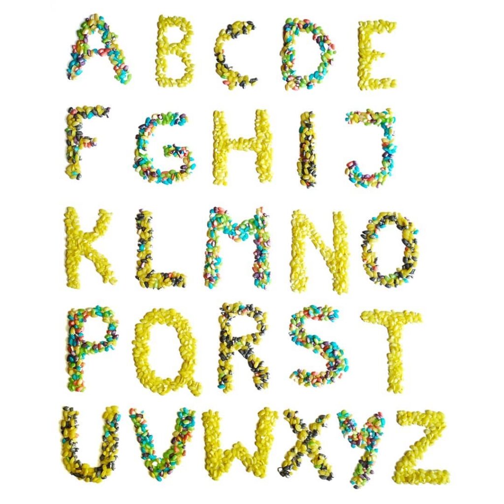 alfabeto com arroz colorido para brincar